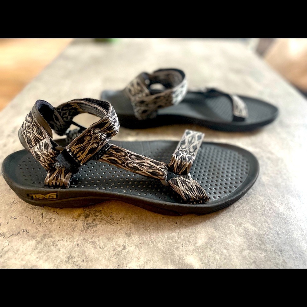 New Tevas, perfect condition